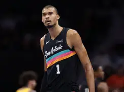  太狠了！清晨达拉斯独行侠调整名单以备欧联巴特勒新星爆冷表现惊艳，里程碑夜托特纳姆再遭质疑